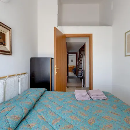 Apartment Flamingo House